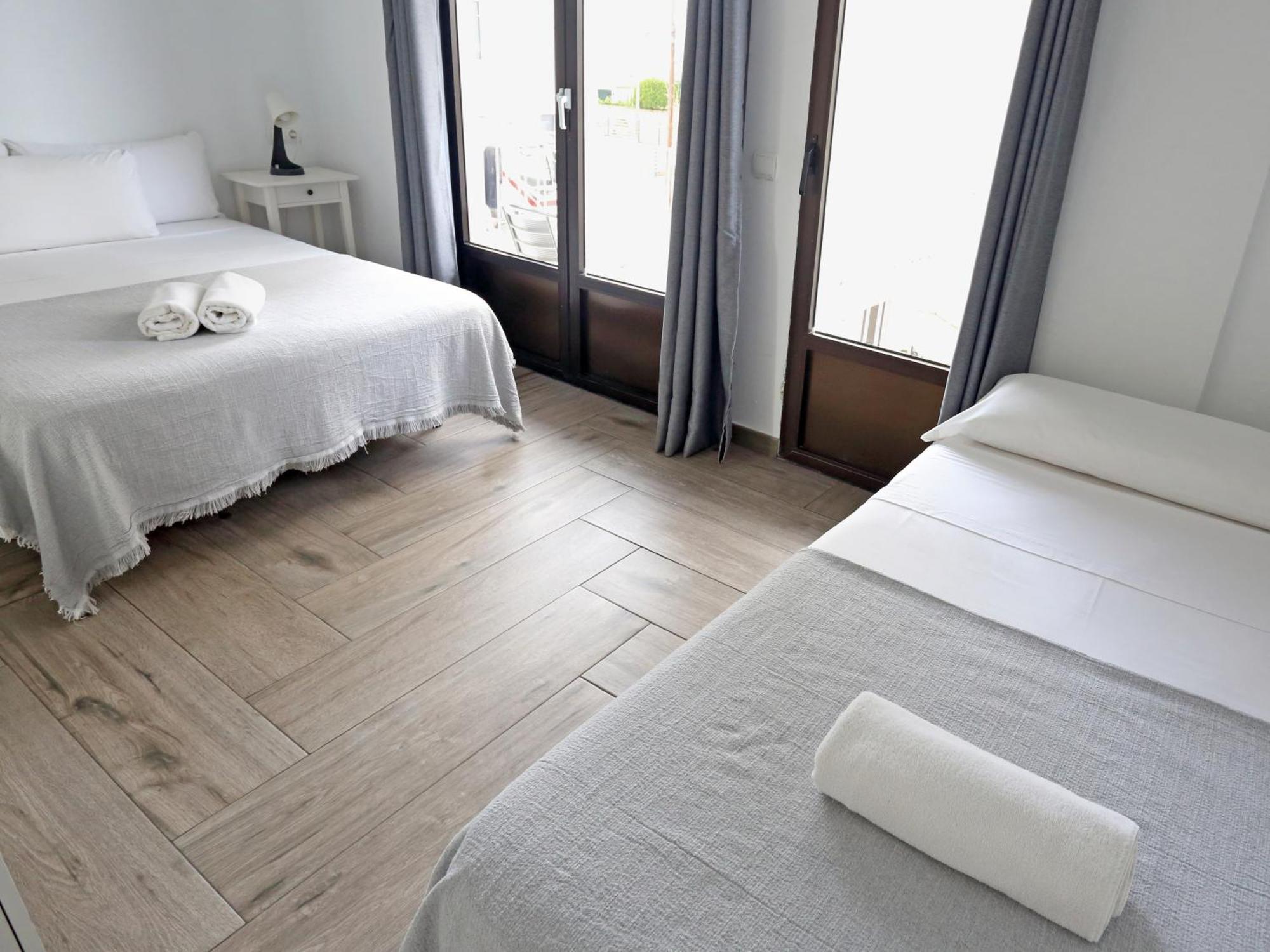 Hostal Costa Ibiza Bagian luar foto
