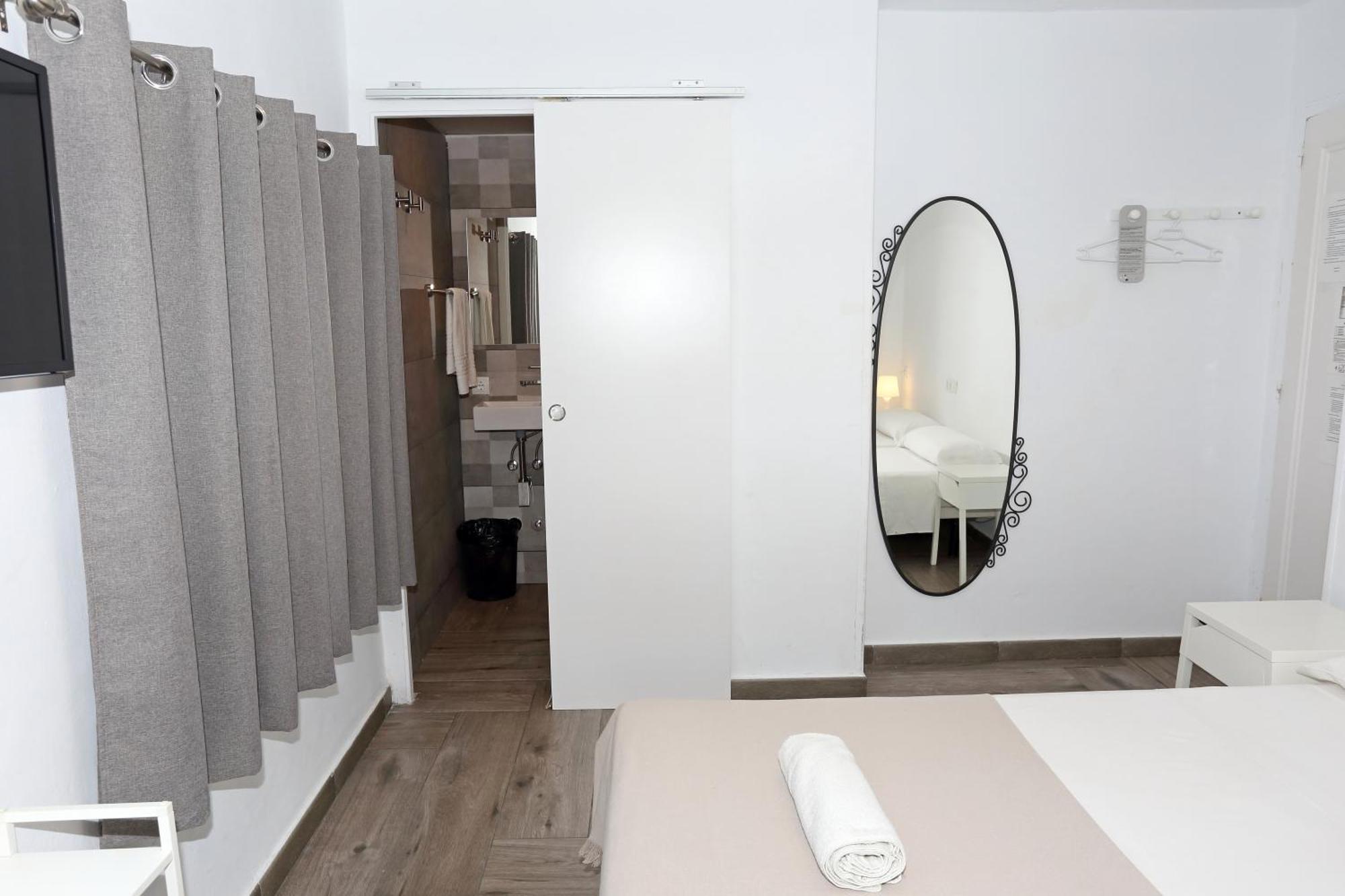 Hostal Costa Ibiza Bagian luar foto